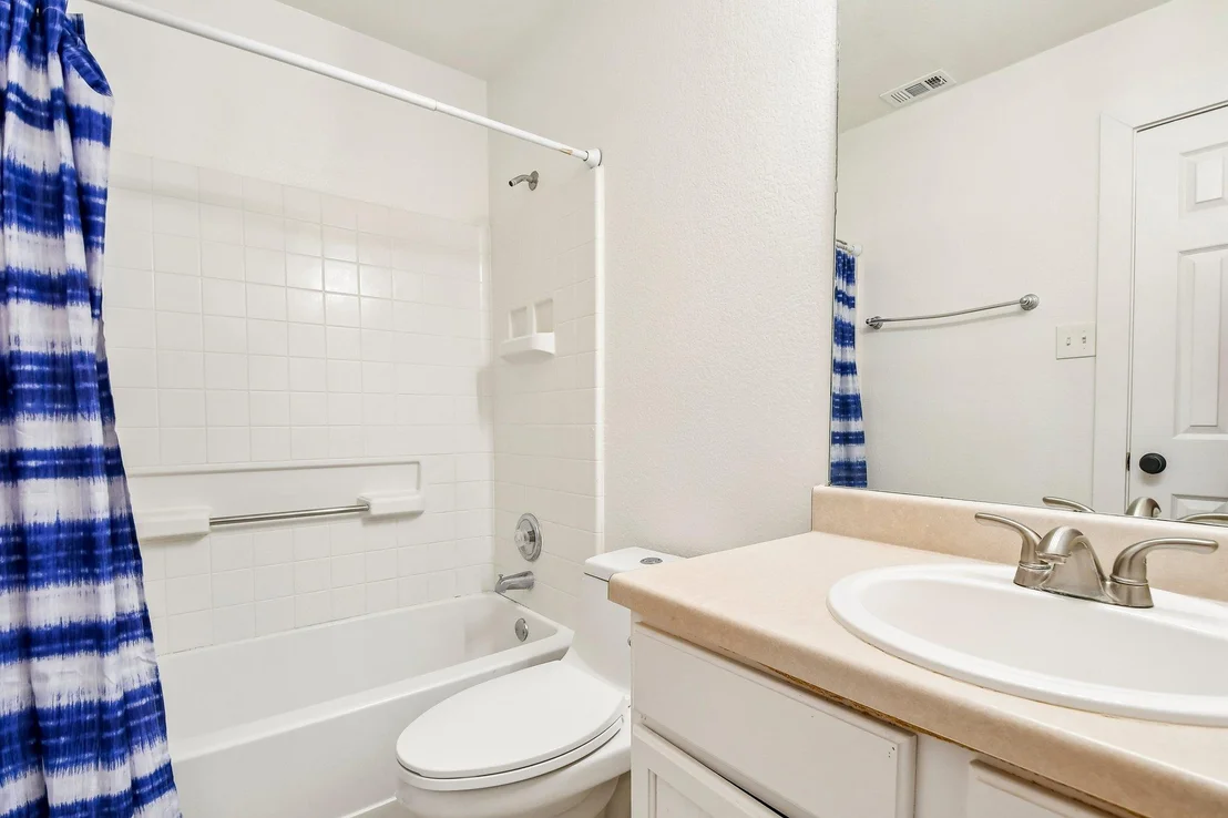 Photo of 121 Orion CV