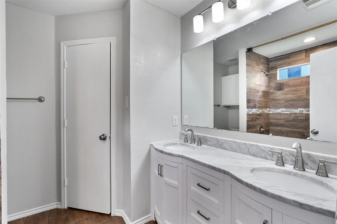 Photo of 620 Lavaca LOOP