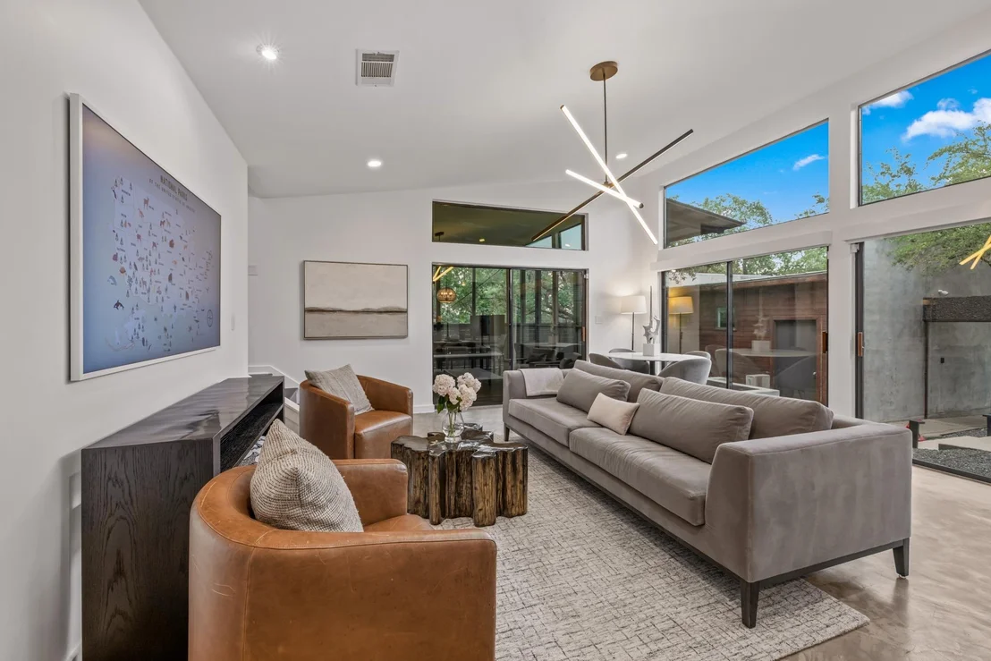 Photo of 10109 Devereux DR