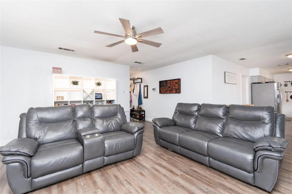 Photo of 1906 Nimitz DR