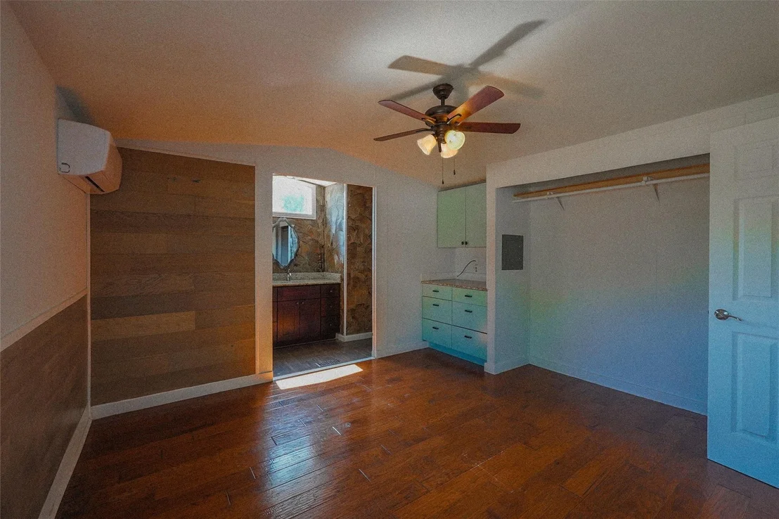 Photo of 155 5th ST