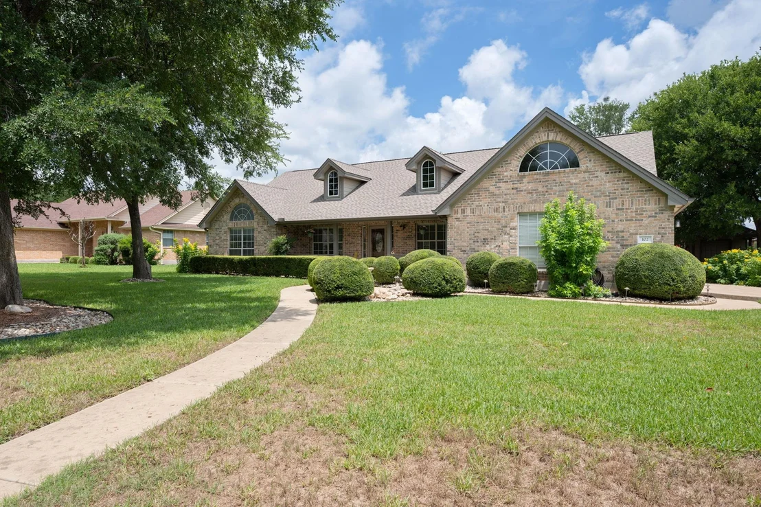 Photo of 102 Stacey LN