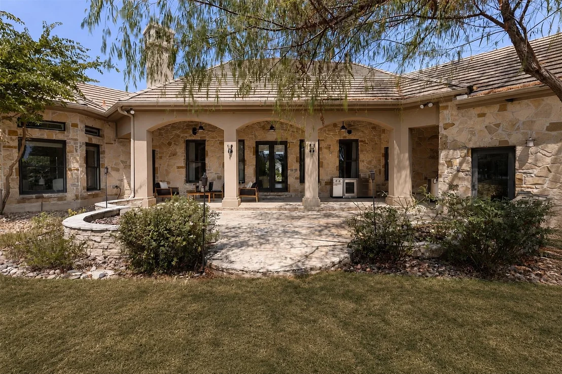 Photo of 100 Dovetail LN