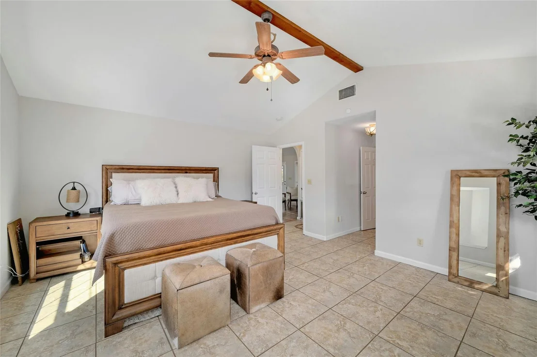 Photo of 525 River Oaks RD