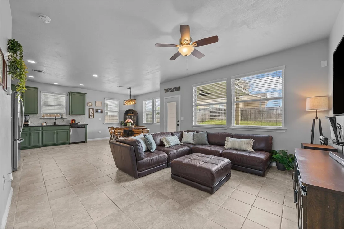 Photo of 230 Eagle Brook LN