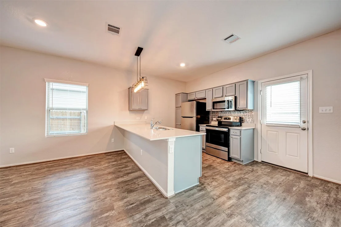Photo of 817 Circle WAY