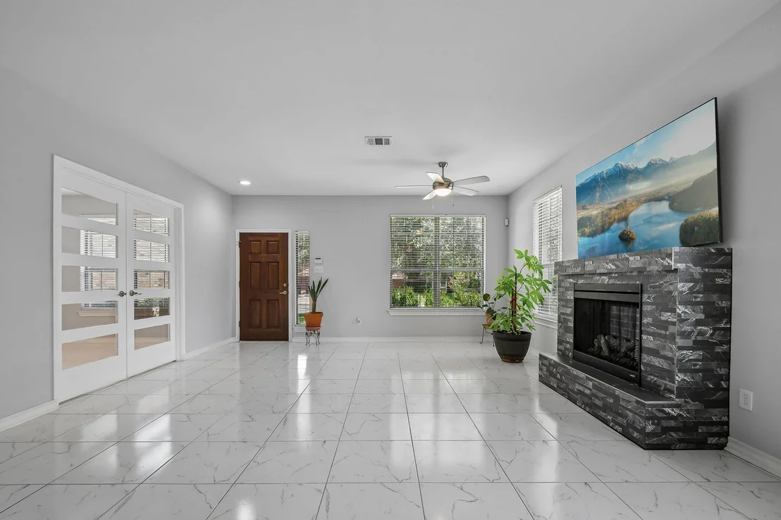 Photo of 329 Island Oak DR