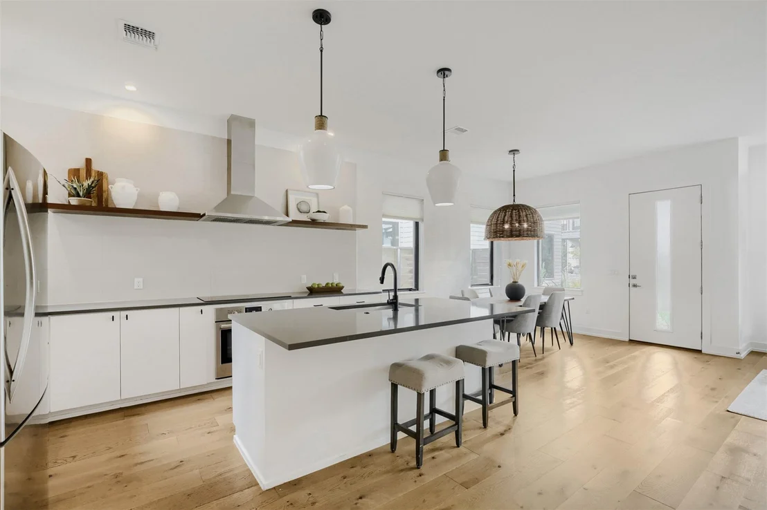 Photo of 3811 Taniguchi ST