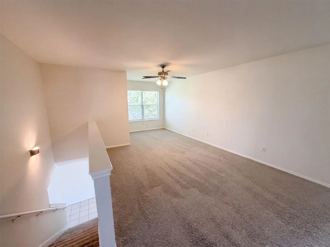 Photo of 305 Edgewood CV
