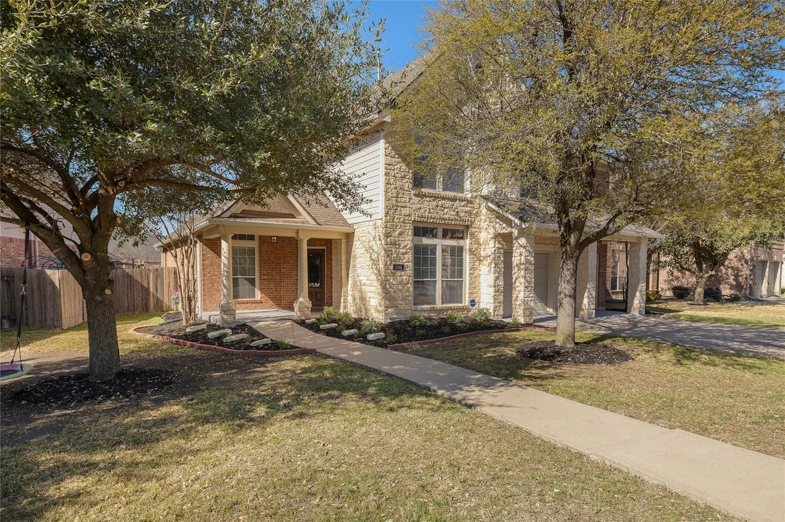 Photo of 1104 Bethpage DR