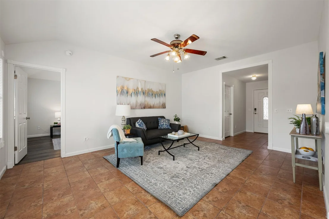 Photo of 1900 Ireland DR