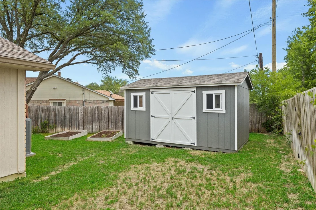Photo of 1417 Alexis CV
