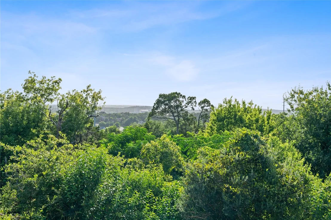 Photo of 913 Dartmoor DR