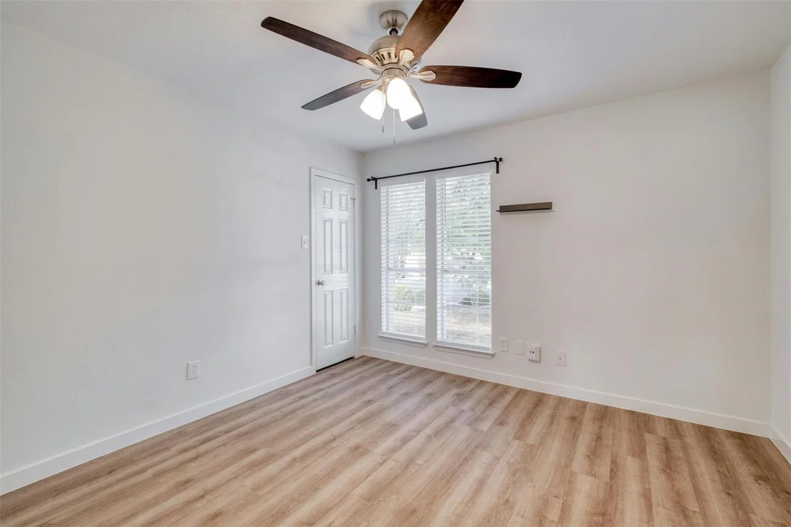 Photo of 1000 Spring Tree ST