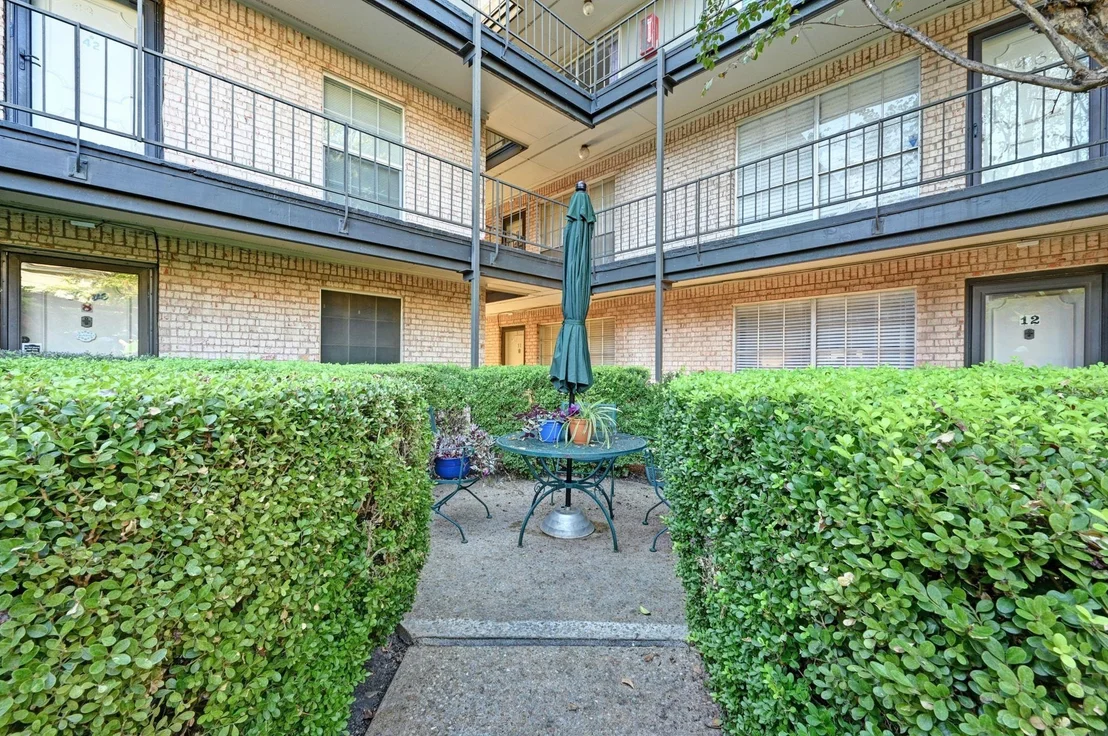 Photo of Unit 28 at 2425 Ashdale DR