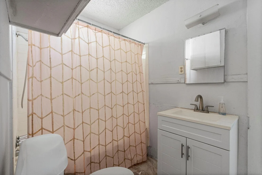 Photo of 304 W 42nd ST