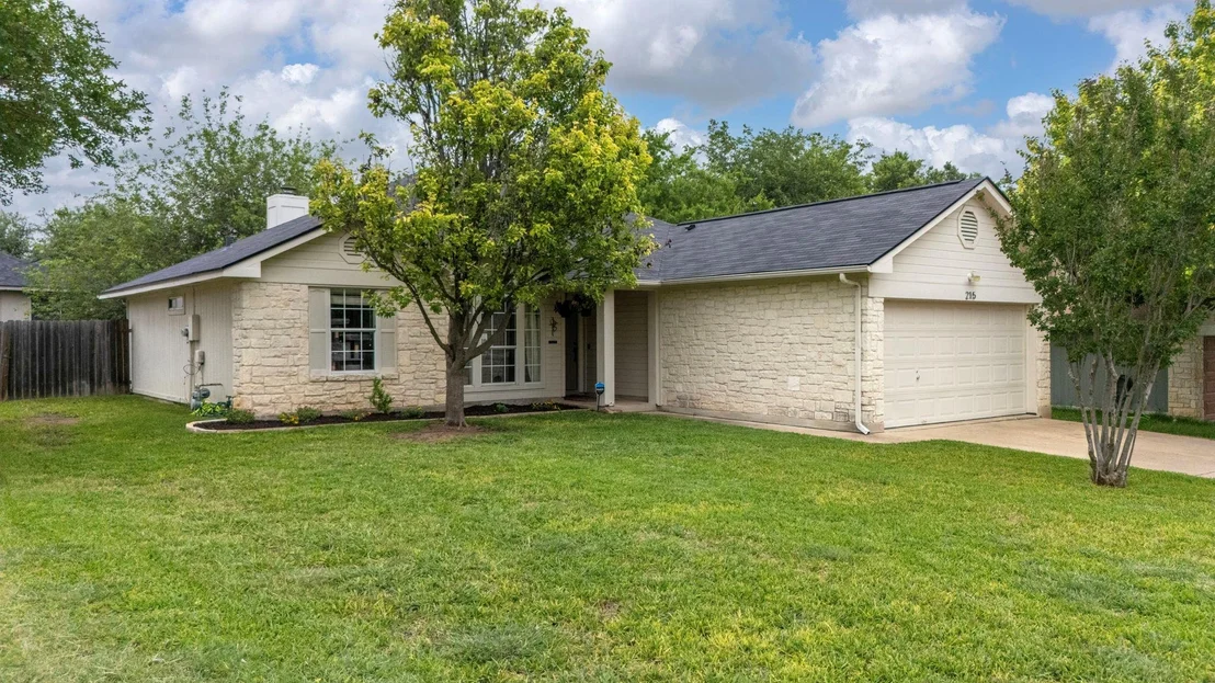 Photo of 215 Crystal Knoll BLVD