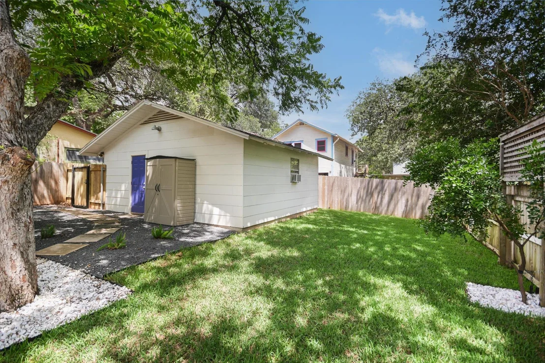 Photo of 605 Deep Eddy Ave