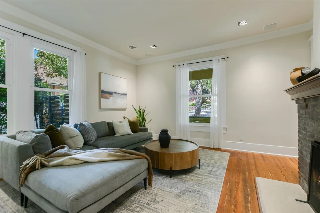 Photo of 617 Oakland Ave