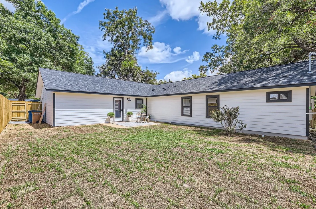 Photo of 1403 Hillcrest DR
