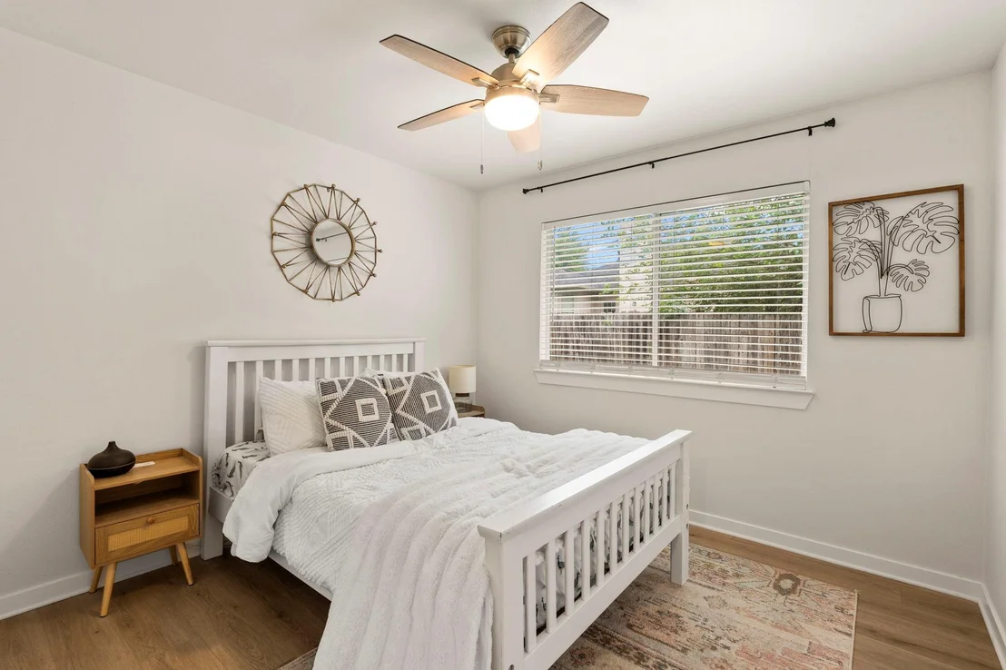 Photo of 215 Crystal Knoll BLVD