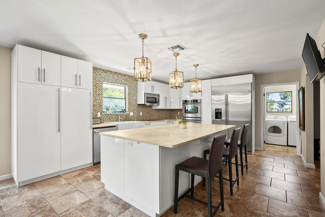 Photo of 6005 Diamond Head DR