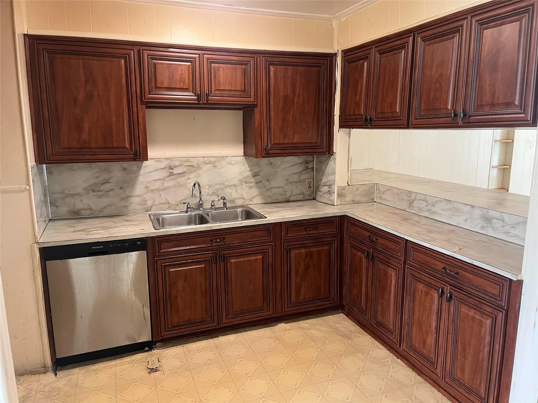 Photo of 4307 Leslie Ave