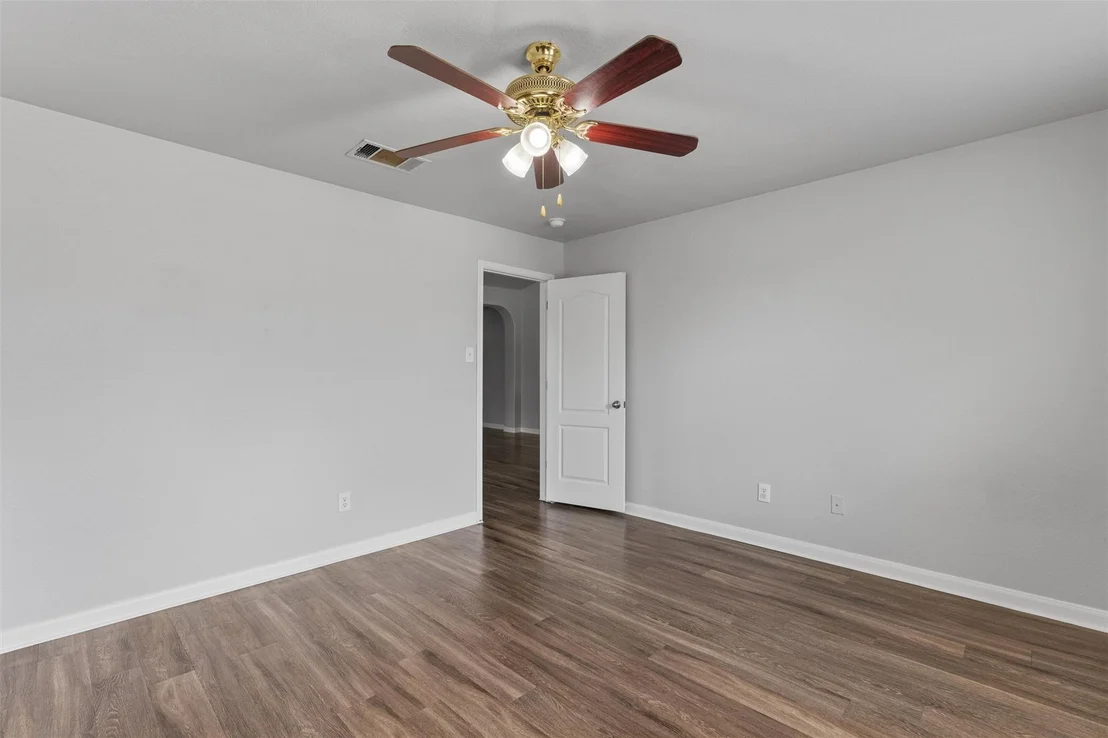 Photo of 198 Covent DR