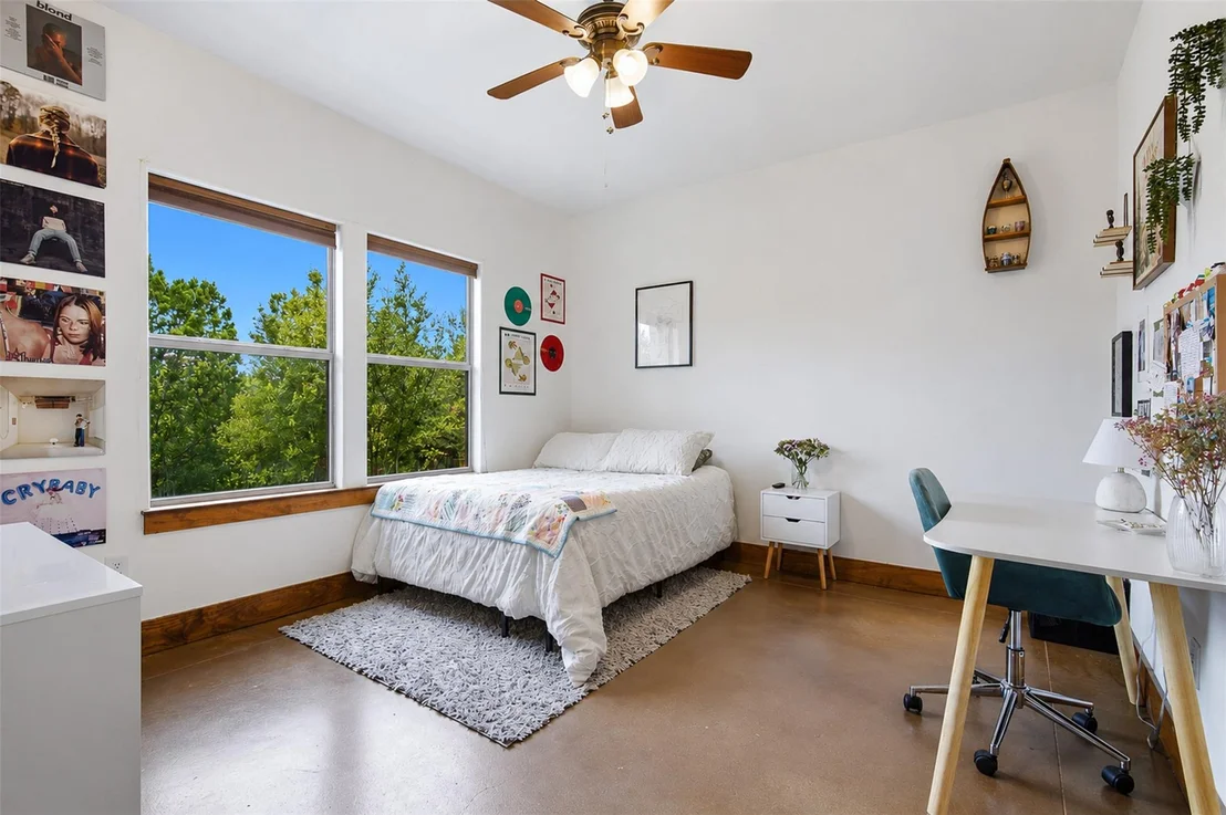 Photo of 700 Augusta CIR N
