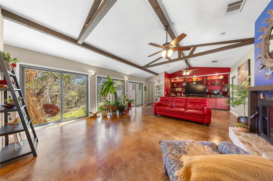 Photo of 305 Clear Springs RD