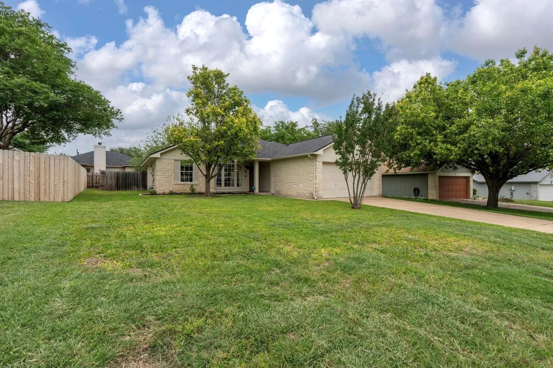 Photo of 215 Crystal Knoll BLVD