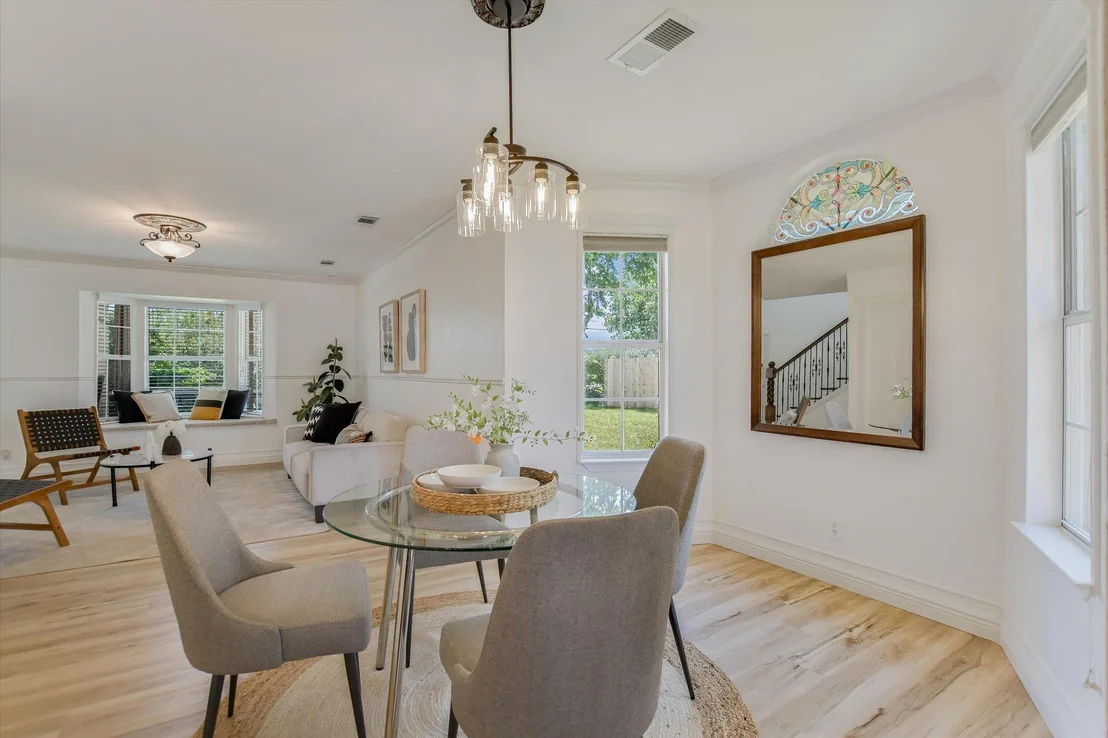 Photo of 131 High Gabriel DR