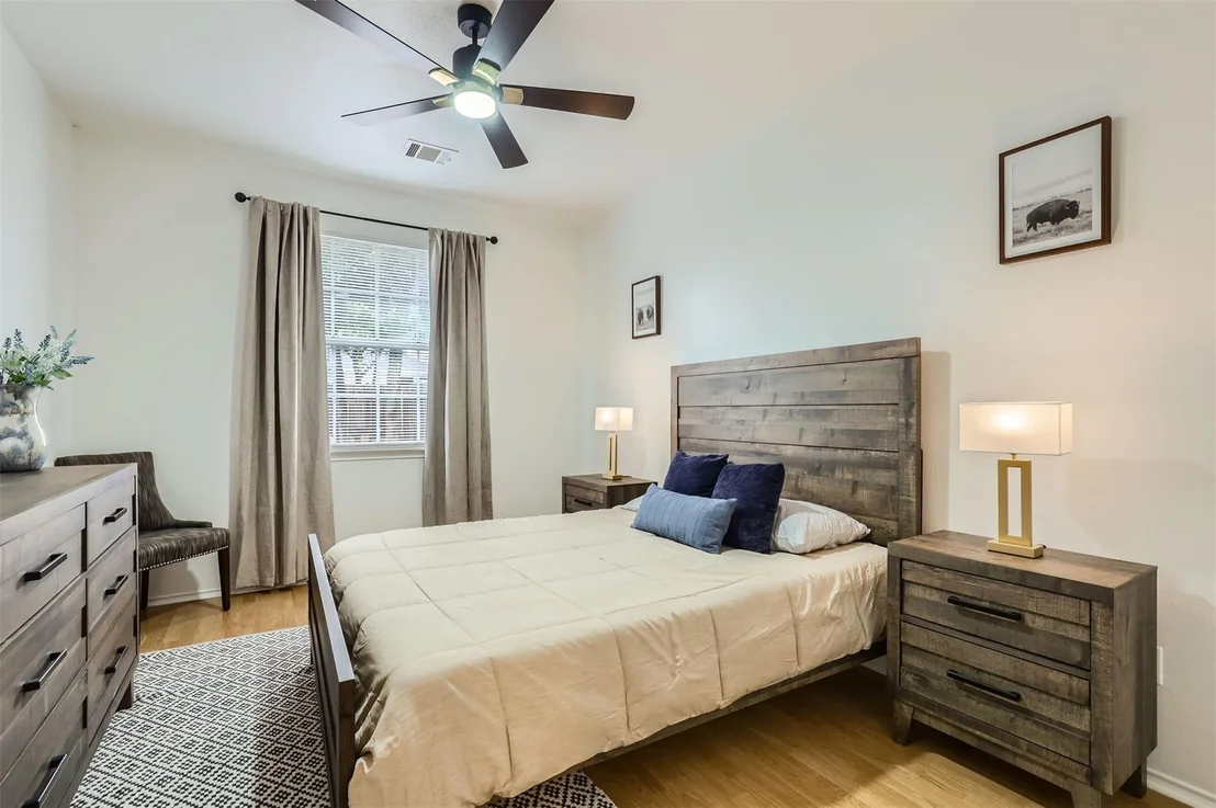 Photo of 1016 Thackeray LN