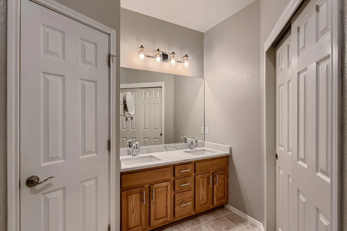 Photo of 2917 Perceval LN