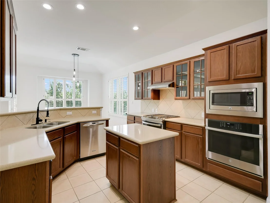 Photo of 15701 Sayan CV