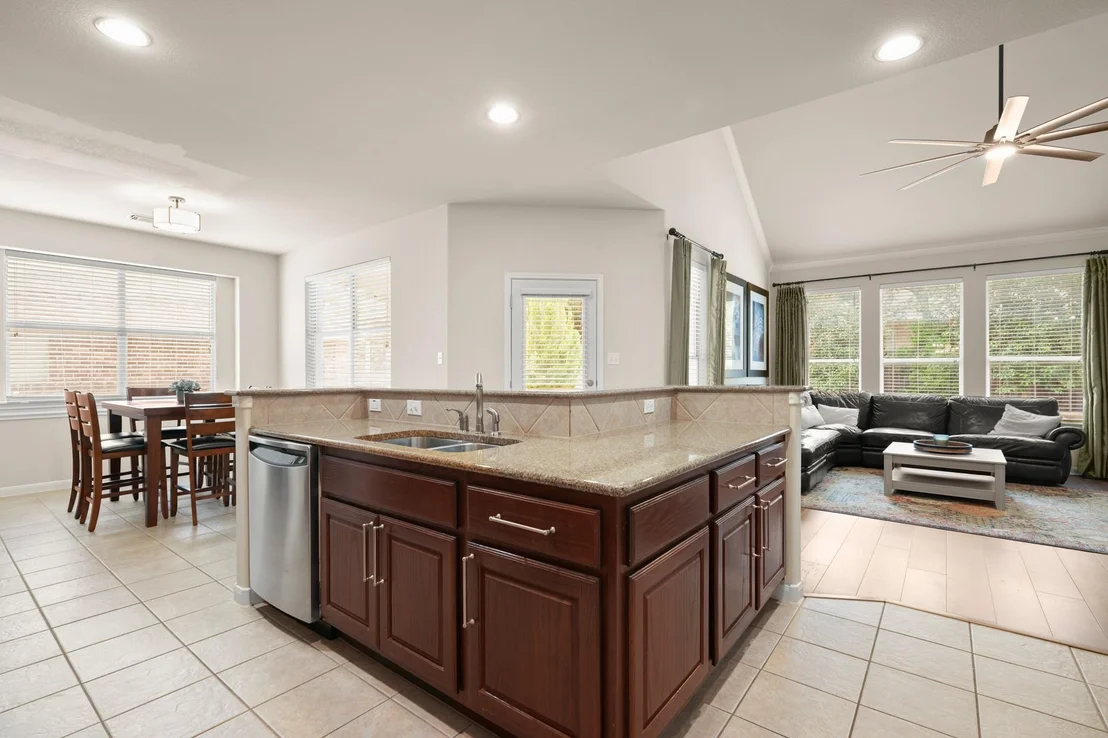 Photo of 606 Victoria DR