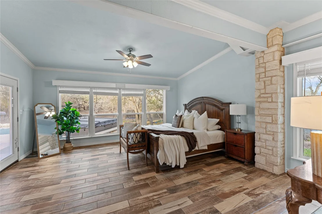 Photo of 1060 Great Oaks DR