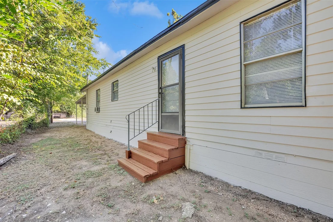Photo of 1001 W 8th ST