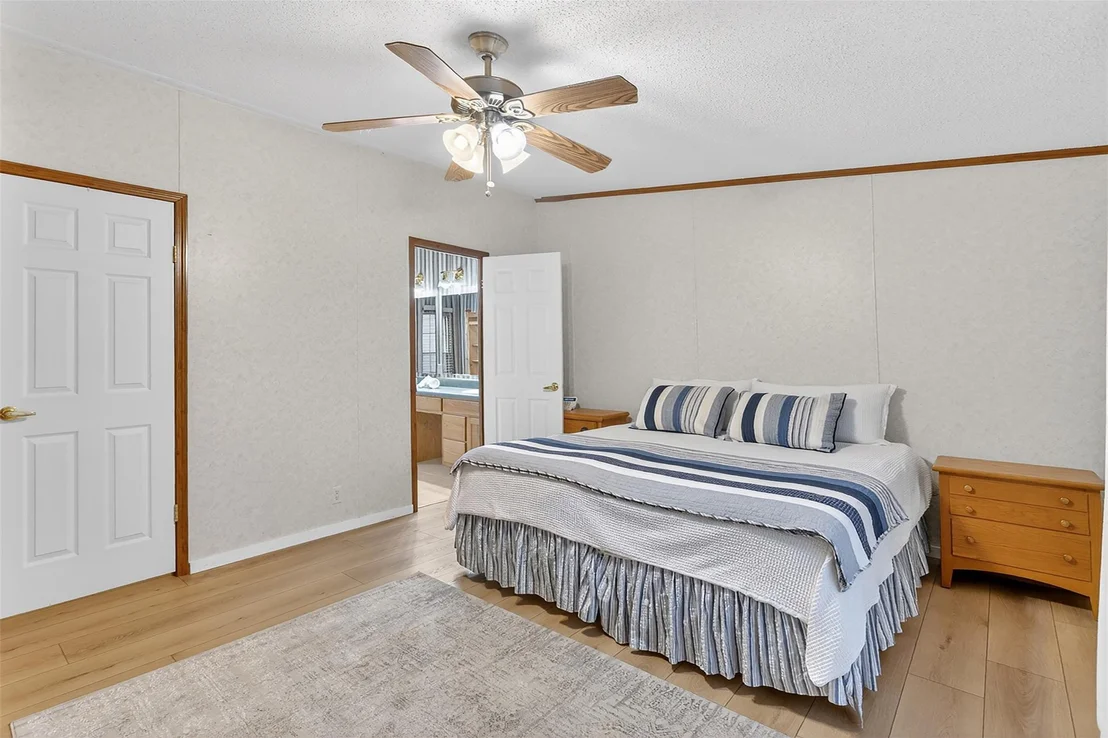 Photo of 702 Liveoak RD
