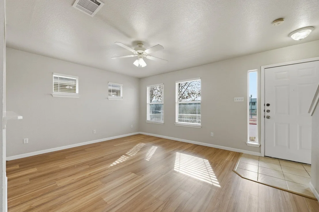 Photo of 1733 Thompson TRL