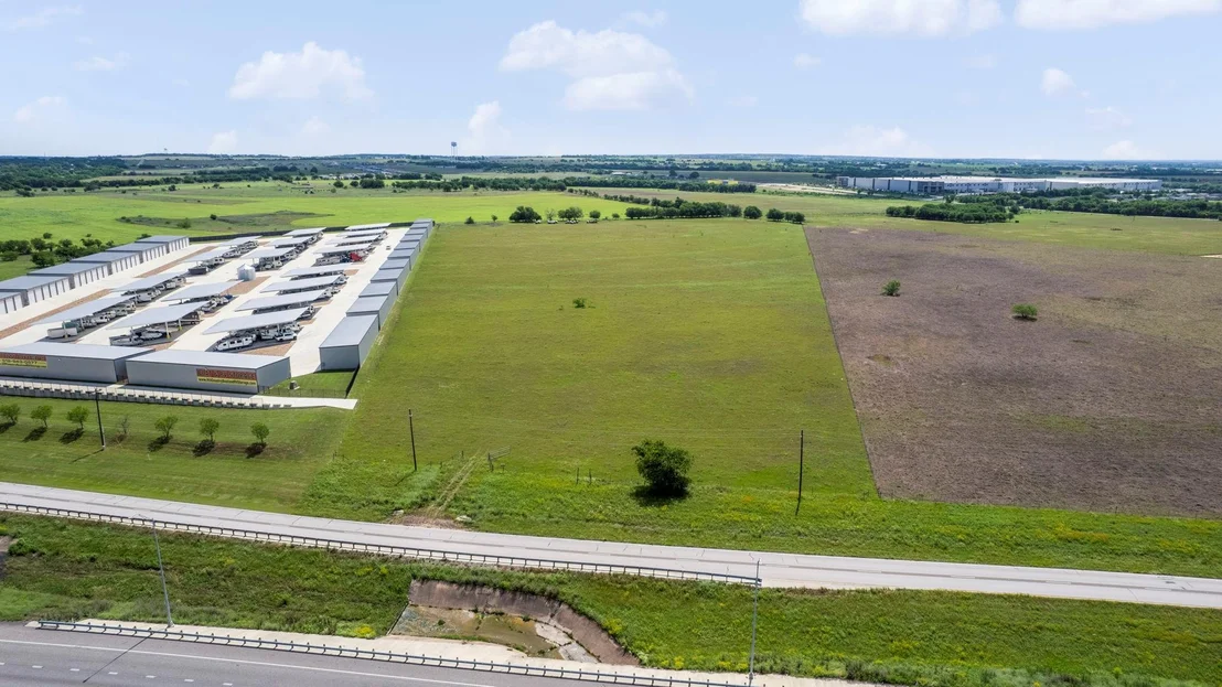 Photo of 6100 N Interstate 35 - 7 Acres