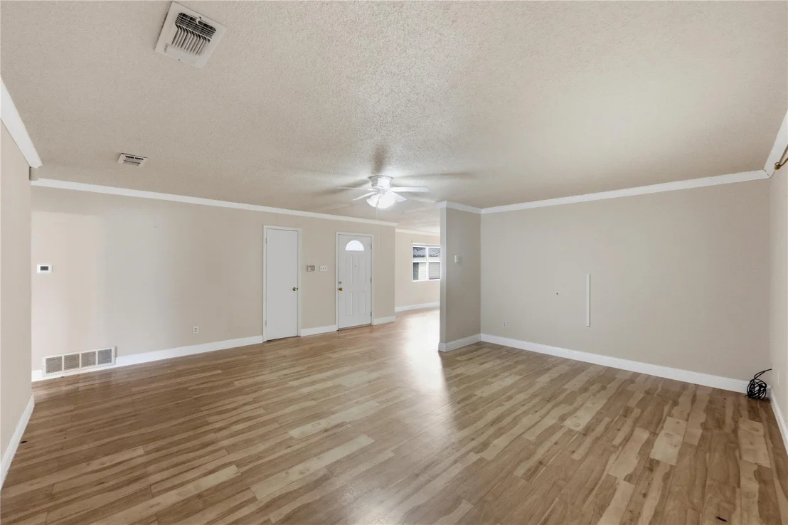 Photo of 207 W 17th ST