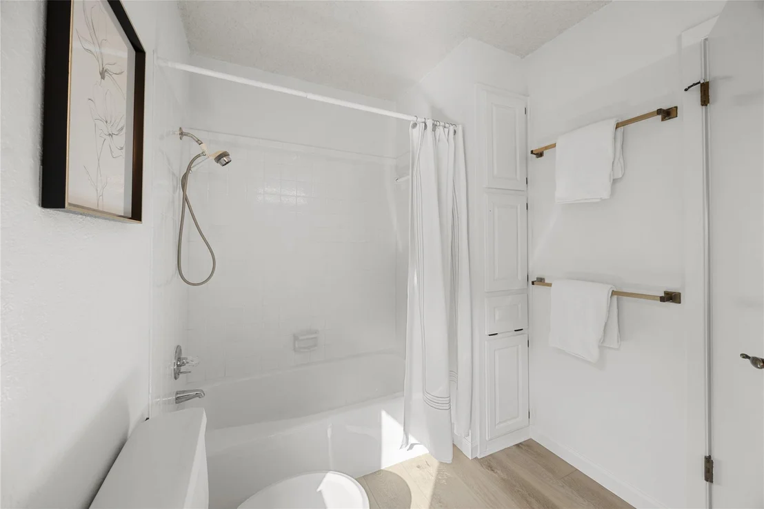 Photo of 9301 Rolling Oaks TRL