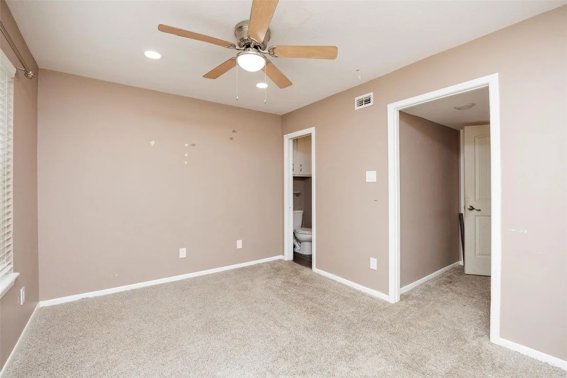 Photo of 320 Long Pointe DR