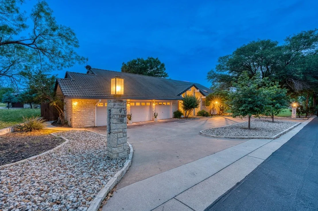 Photo of 2704 Aurora