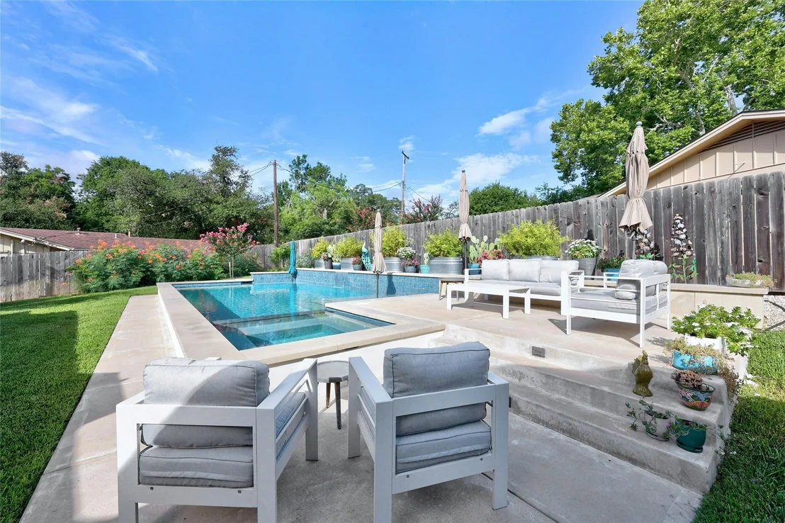 Photo of 5708 Bullard DR