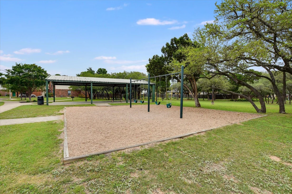 Photo of 406 Golden Gate DR