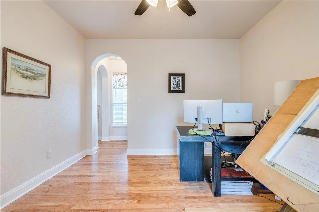 Photo of 1077 Fairway