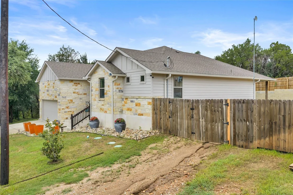 Photo of 511 Taylor DR
