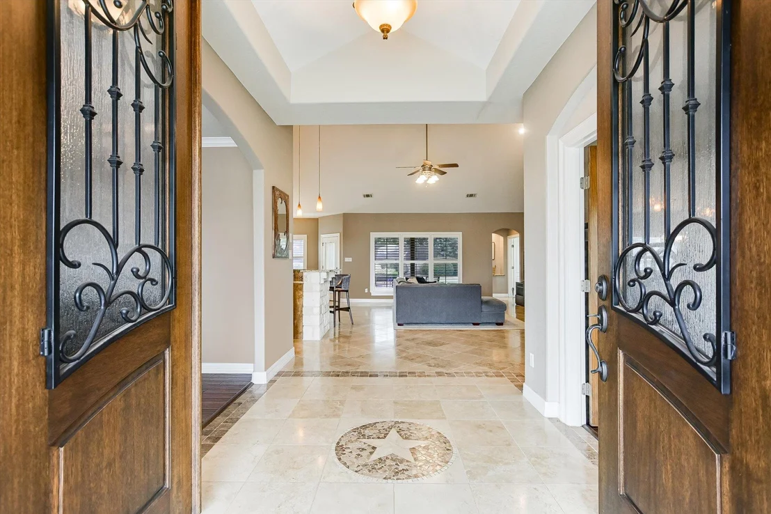 Photo of 604 Lake Side CV